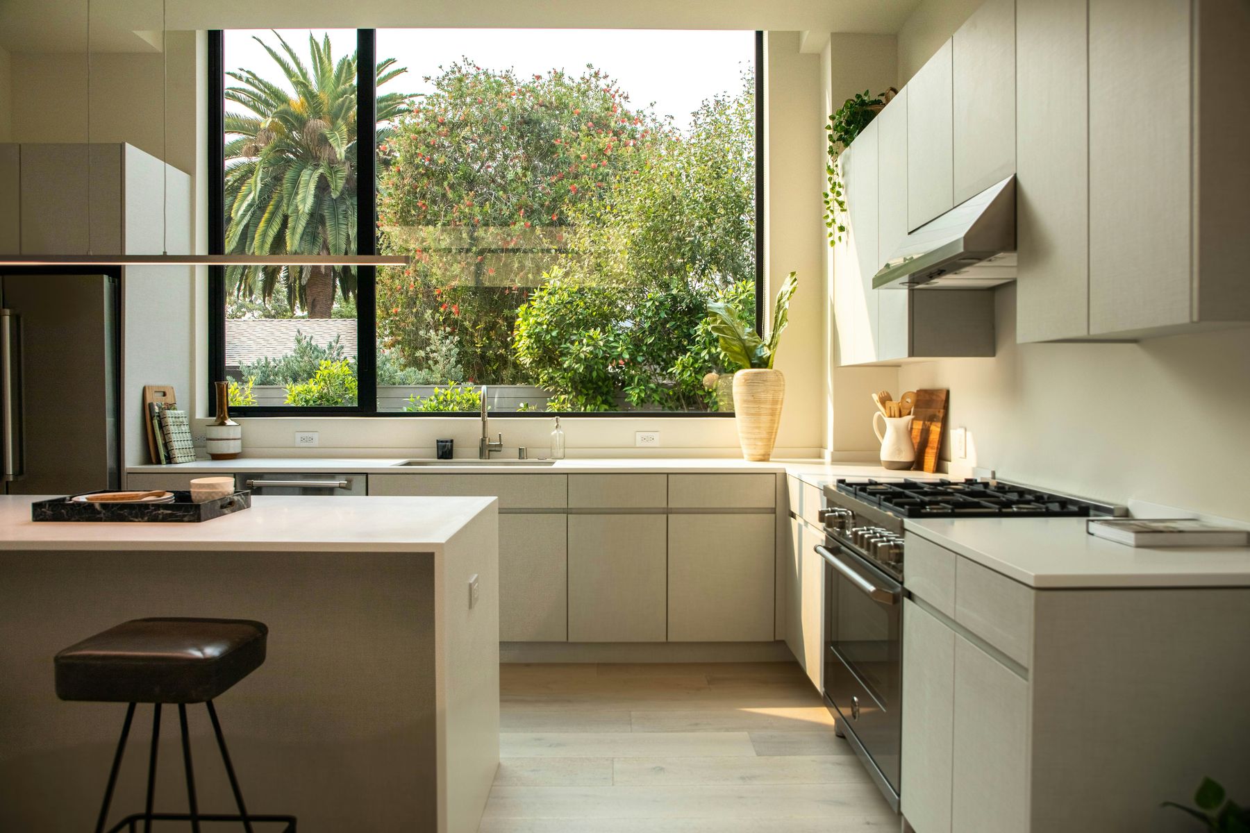 Reforma integral de cocina moderna en una vivienda de Barcelona