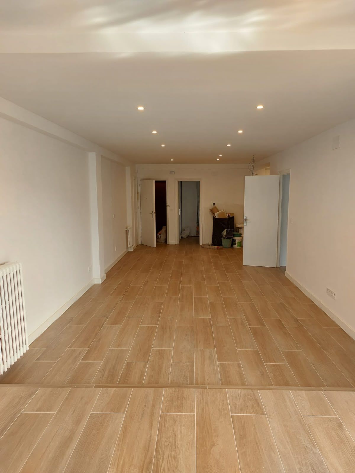 Reforma integral de vivienda en Barcelona con suelo porcelánico